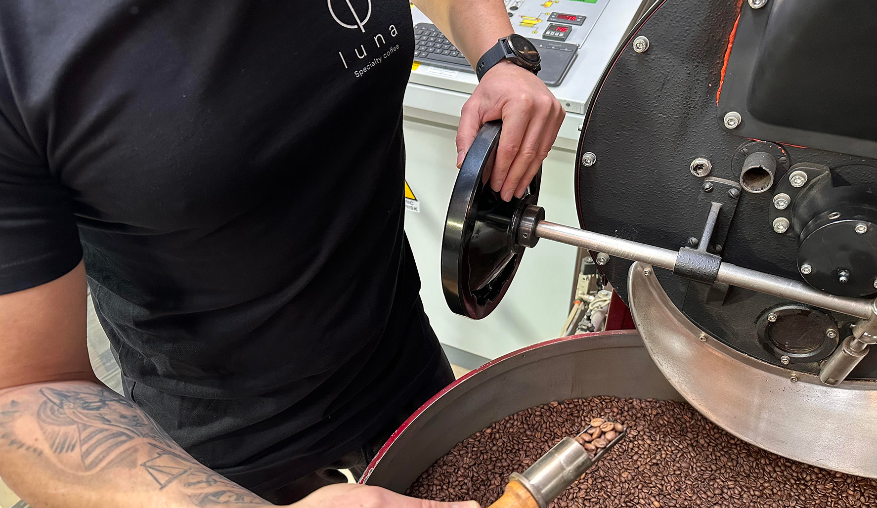 Luna_Carousel1_1824x1026_Beanz_AU